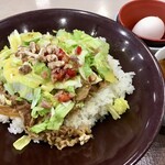 Sukiya - 「ハニマスレタス牛丼オニオンスープ＆おんたまセット」670円也＋大盛130円也。税込。