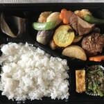 華膳 - 鶏天黒酢餡かけ弁当680円（税別）