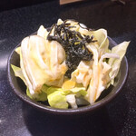 三酉屋 - お通しの塩昆布キャベツ330円