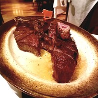 ウルフギャング・ステーキハウス 丸の内店 - バーンと登場。ジュワジュワです。