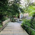 齋華 - 泉涌寺の境内近くでタクシーを降り、階段を降りると『齋華』がある。