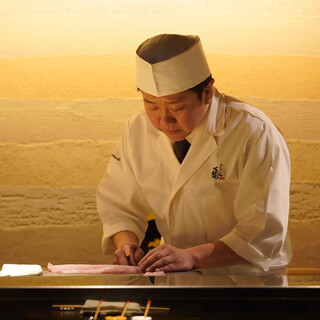 名店ホテルで料理長を務めた店主が造るひと手間かけた天ぷら。