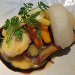 イサキが見える角度から「イサキと帆立　ブールブランソース」