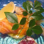 RISTORANTE To the Door - 前菜のサーモンと稚鮎のエスカベッシュをアップで