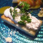 RISTORANTE To the Door - 前菜のクリームチーズを乗せたカナッペ風のもの