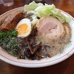 熊本ラーメン 育元 - 少し斜めから