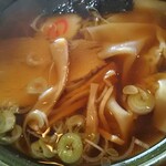 そば処 久楽 - 海苔･メンマ･チャーシュー･なると･葱、そしてワンタン！