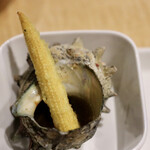 波へい - サザエのつぼ焼きの濃厚な煮汁で天ぷらを味わいます