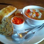 カフェむぎわらい - パンの盛り合わせとスープ