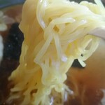 そば処 久楽 - ではいただきます♪麺を引き上げると…( ゜o゜)