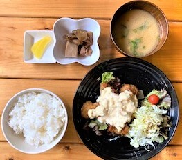 ランチメニュー 地鶏食堂じん 日赤通り店 旧店名 地鶏食堂 高宮 鳥料理 食べログ
