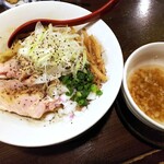 金町製麺 - 煮干し香る油そば（別皿ニンニクアブラ付）