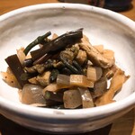Teuchi Soba Yakko - わらびと蓮根、揚げ、椎茸の炒め煮