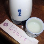 Hanamizuki Rakukuidokoro - 朝日山の燗酒です。