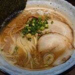 麺と餃子の工房 麺屋食堂 - ラーメン(醤油)  800円