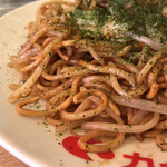 Hakata Teppanyaki Hiroshima Okonomiyaki Monchan - しっかりと焼かれた麺