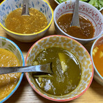 無印良品 - 料理写真:左上から時計回りに
「プーパッポン(蟹と卵のカレー)」
「マトンドピアザ(マトンと玉ねぎのカレー)」
「イエロー」
「グリーン」
「プラウンマサラ(海老のクリーミーカレー)」