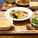 熱香森 - 海鮮と野菜のあんかけ焼きそばランチ