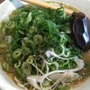 源ちゃんらーめん - 青ネギ醤油豚骨ラーメンです。