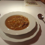 フィオッキ - トフェイヤ（豚の舌、耳、ほほ肉、足などと野菜を煮込んだスープ）