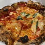 Pizzeria fabbrica 1090 - 【再加熱後】別角度・オリーブオイルが光ってます