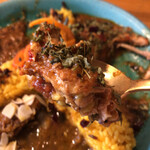 カレー独歩ちゃん - チキンカレー。かなりスパイスが攻めています。