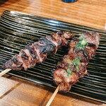 串焼き 巴 - チレガーリックバター（右）、フワ塩（左）　各150円