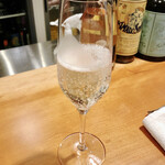 ヴィネリア グーフォ - スパークリングワイン　600円