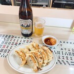 新味覚 - 瓶ビールに餃子