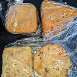 松永豆腐店 - 四角上が繁盛揚げ、下がお宝がんも