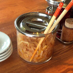 徳島ラーメン人生 - 豆板醤であえたピリ辛もやしも味わえます