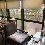 なたね - 窓際の縁側席。おれのお気にいり