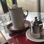 なたね - 琺瑯(ホーロー)のコーヒーカップがたっぷりサイズ。こゆとこひとつひとつに なたねよかったが隠れてる