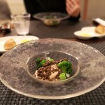 チェント・ドゥエ - 鶏肉の低温調理　温泉卵添え　黒オリーブ&トリュフと鶏の出汁で