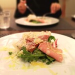 チェント・ドゥエ - 生ハムとぺプラノのサラダ 2種のチーズ