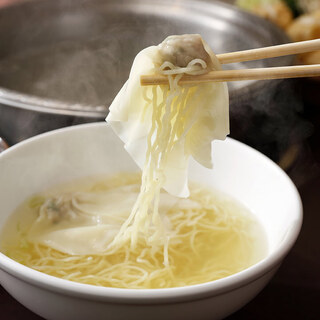 隠れた看板メニュー『〆のワンタン麺』
