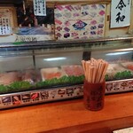 上田家寿司 - ねたケース