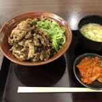 肉のヤマ牛 - プレミアム焼肉丼Aセットとキムチ