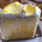 コメダ珈琲店 - 瀬戸内レモンのシフォンケーキ。