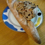 かさりんご - バケットと木の実のカンパーニュ