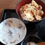 十割蕎麦 鴨料理 ならや - タコ天丼とかけ中華そば ※タコの刺身付