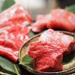 炭火焼肉 日本橋イタダキ - シェフのおすすめ肉