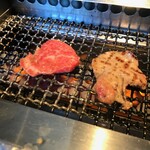 ガブリビーフ 天 ギンザ - 網はよく熱してから肉を置きましょう