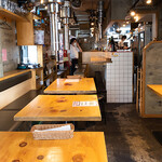 炭火焼ホルモン まんてん - テーブル