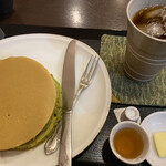 甘味処 華樓 - 抹茶のホットケーキとアイスコーヒー