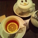 スプートニク - カフェオレと紅茶。この他にもハートを描いてくれるものも。紅茶も1.5～2杯分つけてくれます。