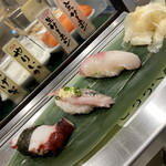 Sushi Uogashi Nihonichi - 夏の三貫王、平政、イワシ、地ダコ。