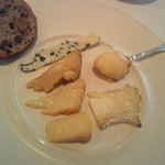 ラシェリール - チーズ、ロックフォール、マンステール、リバロ、エポワーズ（夏になるのでこれが最後）