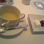 ラシェリール - ハーブティと小菓子