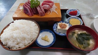 Uoyoshi Shokudou - カツオ刺身定食ご飯大盛り